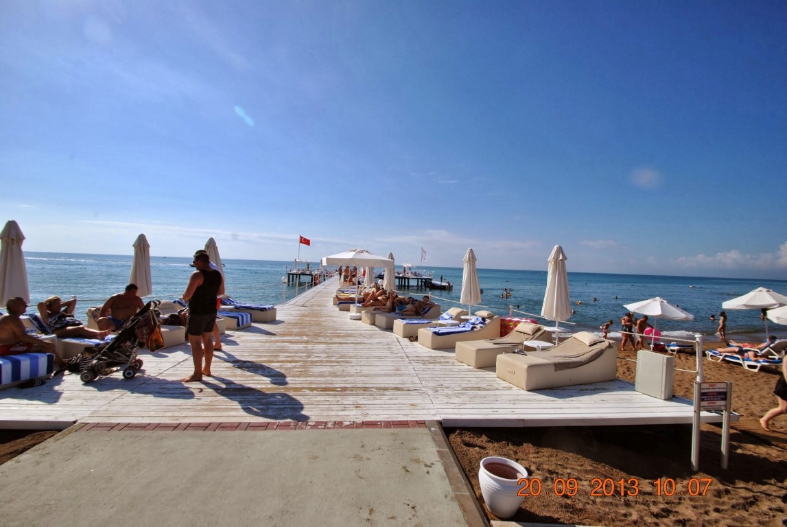 imagini hotel TITANIC LARA